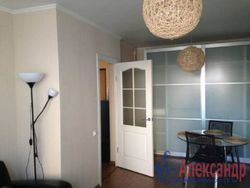 1-комнатная квартира (40м2) в аренду по адресу Кустодиева ул., 24— фото 3 из 7