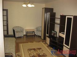 1-комнатная квартира (39м2) в аренду по адресу Шелгунова ул., 7— фото 2 из 6