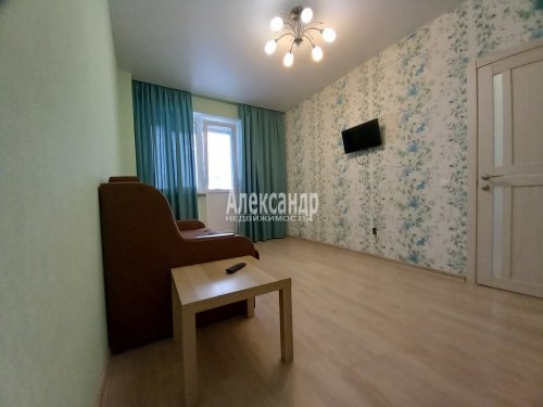 1-комнатная квартира (36м2) в аренду по адресу Светлановский просп., 107— фото 1 из 6