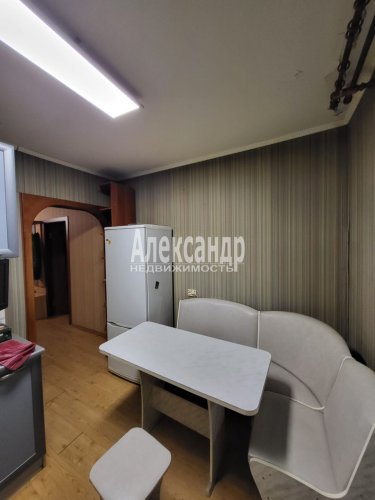 2-комнатная квартира (55м2) в аренду по адресу Приозерск г., Калинина ул., 18— фото 1 из 14