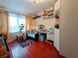 Комната в 10-комнатной квартире (377м2) на продажу по адресу Выборг г., Данилова ул., 1— фото 3 из 14