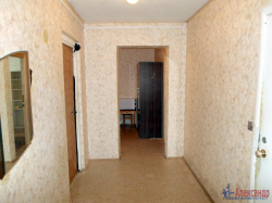 Комната в 3-комнатной квартире (84м2) на продажу по адресу Коммунар г., Ижорская ул., 26— фото 4 из 10