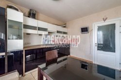 3-комнатная квартира (74м2) на продажу по адресу Маршала Захарова ул., 39— фото 10 из 16