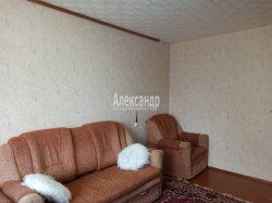2-комнатная квартира (42м2) на продажу по адресу Глебычево пос., Офицерская ул., 8— фото 3 из 18