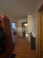 Комната в 3-комнатной квартире (83м2) на продажу по адресу Оптиков ул., 47— фото 8 из 14
