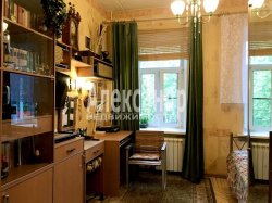 3-комнатная квартира (70м2) на продажу по адресу Александра Матросова ул., 14— фото 4 из 17