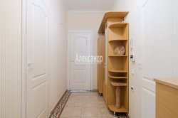 3-комнатная квартира (82м2) на продажу по адресу Юрия Гагарина просп., 27— фото 12 из 29