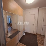 3-комнатная квартира (82м2) на продажу по адресу Учительская ул., 18— фото 7 из 24