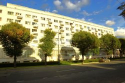 2-комнатная квартира (63м2) на продажу по адресу Троицкая пл., 1— фото 2 из 33