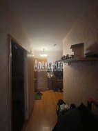 Комната в 3-комнатной квартире (83м2) на продажу по адресу Оптиков ул., 47— фото 7 из 14