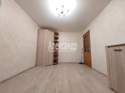 3-комнатная квартира (74м2) на продажу по адресу Глажево пос., 14— фото 2 из 16