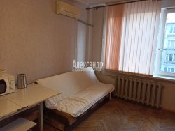 Комната в 3-комнатной квартире (62м2) на продажу по адресу Седова ул., 132— фото 2 из 22