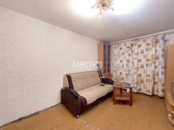 2-комнатная квартира (44м2) на продажу по адресу Кириши г., Энергетиков ул., 9— фото 3 из 20