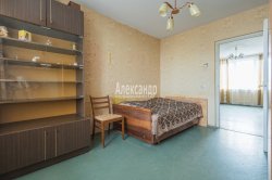 4-комнатная квартира (76м2) на продажу по адресу Софийская ул., 29— фото 15 из 43