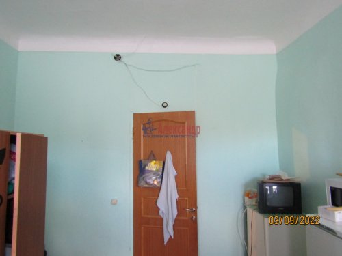 Комната в 4-комнатной квартире (91м2) на продажу по адресу Старо-Петергофский пр., 37— фото 1 из 8
