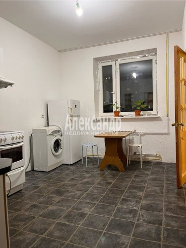 3-комнатная квартира (90м2) на продажу по адресу Коломяжский просп., 26— фото 1 из 13