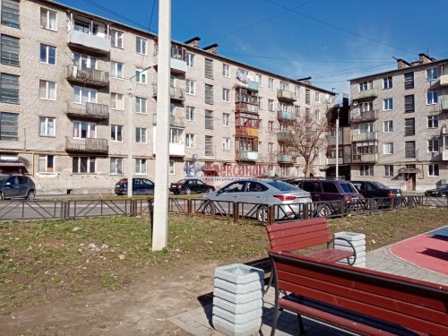 3-комнатная квартира (54м2) на продажу по адресу Волхов г., Волгоградская ул., 15— фото 1 из 13