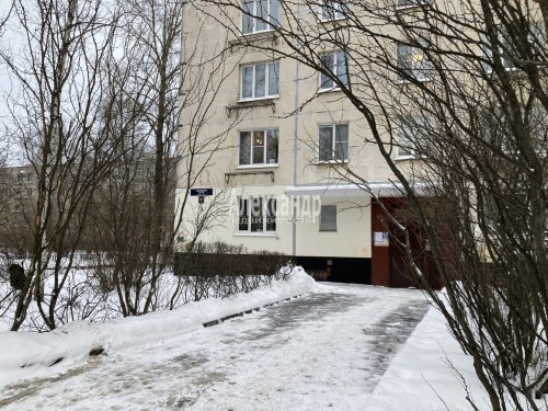 2-комнатная квартира (42м2) на продажу по адресу Ленинский пр., 154— фото 1 из 15