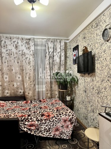 3-комнатная квартира (58м2) на продажу по адресу Коммунаров (Горелово) ул., 116— фото 1 из 32