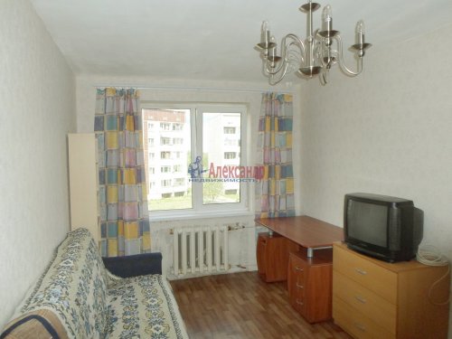 Комната в 3-комнатной квартире (84м2) на продажу по адресу Коммунар г., Ижорская ул., 26— фото 1 из 10