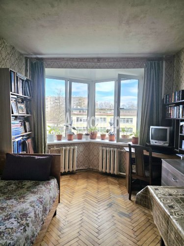 Комната в 5-комнатной квартире (89м2) на продажу по адресу Матроса Железняка ул., 1— фото 1 из 30