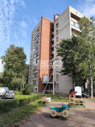 1-комнатная квартира (33м2) на продажу по адресу Большевиков просп., 61— фото 1 из 10