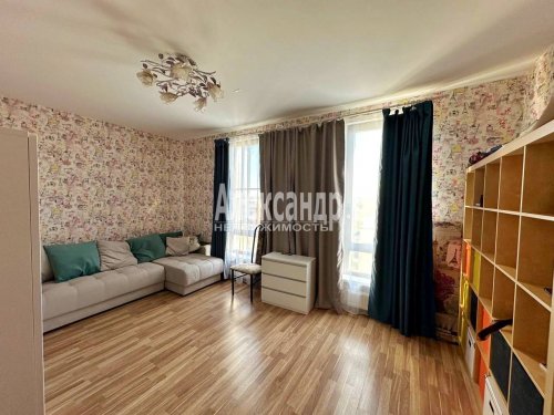 4-комнатная квартира (71м2) на продажу по адресу 2-я Комсомольская ул., 40— фото 1 из 28