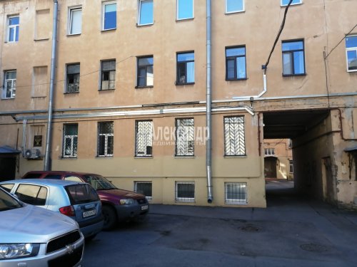 4-комнатная квартира (77м2) на продажу по адресу Лиговский пр., 48В— фото 1 из 7