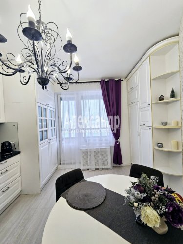 3-комнатная квартира (79м2) на продажу по адресу Мурино г., Воронцовский бул., 4— фото 1 из 43