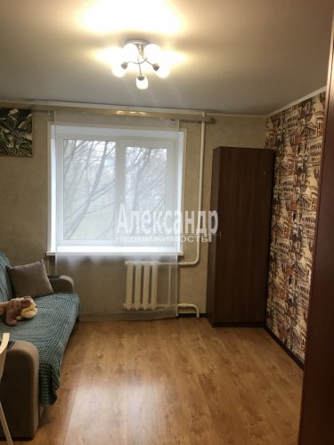 Комната в 8-комнатной квартире (185м2) на продажу по адресу Заневский просп., 34— фото 1 из 17