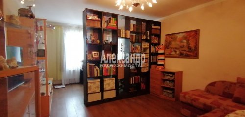 1-комнатная квартира (46м2) на продажу по адресу Коммунар г., Гатчинская ул., 6— фото 1 из 18