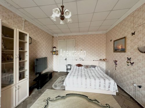Комната в 5-комнатной квартире (171м2) на продажу по адресу Приморский просп., 14— фото 1 из 13