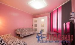 2-комнатная квартира (59м2) в аренду по адресу Просвещения просп., 33— фото 2 из 8