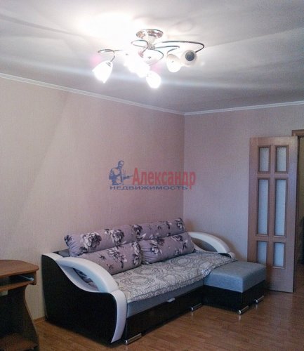 2-комнатная квартира (65м2) в аренду по адресу Шаврова ул., 13— фото 1 из 5