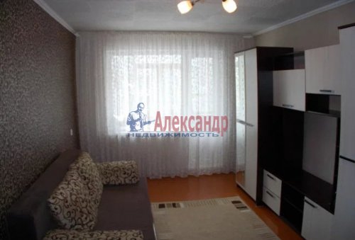 1-комнатная квартира (38м2) в аренду по адресу Ярослава Гашека ул., 2— фото 1 из 4