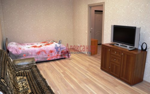 1-комнатная квартира (40м2) в аренду по адресу Уточкина ул., 1— фото 1 из 5