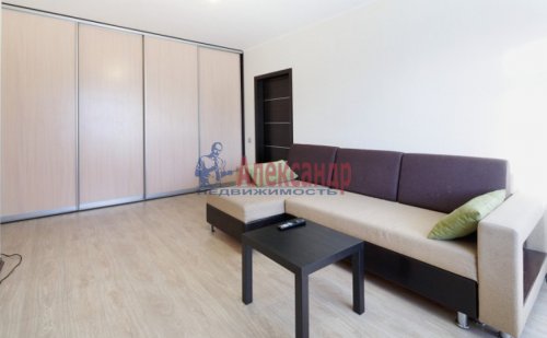2-комнатная квартира (66м2) в аренду по адресу Льва Мациевича пл., 2— фото 1 из 5