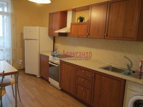 1-комнатная квартира (41м2) в аренду по адресу Бутлерова ул., 11— фото 1 из 7