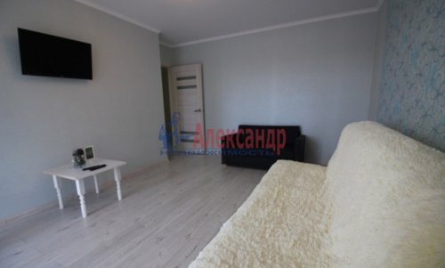 2-комнатная квартира (63м2) в аренду по адресу Обводного канала наб., 108— фото 1 из 10