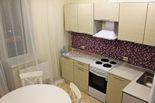 1-комнатная квартира (37м2) в аренду по адресу Бутлерова ул., 40— фото 1 из 7