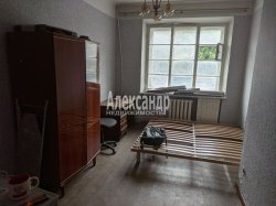 Комната в 4-комнатной квартире (85м2) на продажу по адресу Каменноостровский просп., 55— фото 3 из 11