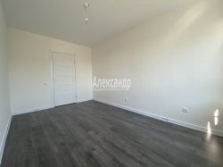 1-комнатная квартира (38м2) на продажу по адресу Бугры пос., Гаражный пр-зд, 27— фото 3 из 13