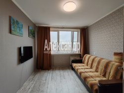 3-комнатная квартира (62м2) на продажу по адресу Купчинская ул., 17— фото 13 из 40