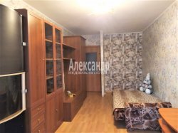 4-комнатная квартира (102м2) на продажу по адресу Красное Село г., Красногородская ул., 9— фото 2 из 11