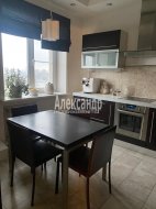 2-комнатная квартира (84м2) на продажу по адресу Коломяжский просп., 26— фото 4 из 16