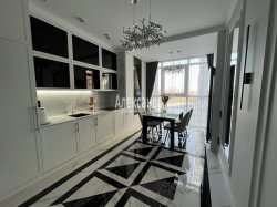 2-комнатная квартира (60м2) на продажу по адресу Адмирала Черокова ул., 22— фото 2 из 24