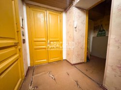 Комната в 5-комнатной квартире (136м2) на продажу по адресу Марата ул., 33— фото 9 из 16