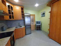 1-комнатная квартира (40м2) на продажу по адресу Караваевская ул., 32— фото 6 из 17