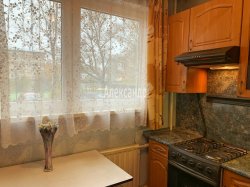 3-комнатная квартира (60м2) на продажу по адресу Ветеранов просп., 129— фото 2 из 15