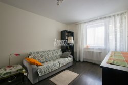 3-комнатная квартира (75м2) на продажу по адресу Свердлова пос., Западный пр-зд, 15— фото 14 из 29